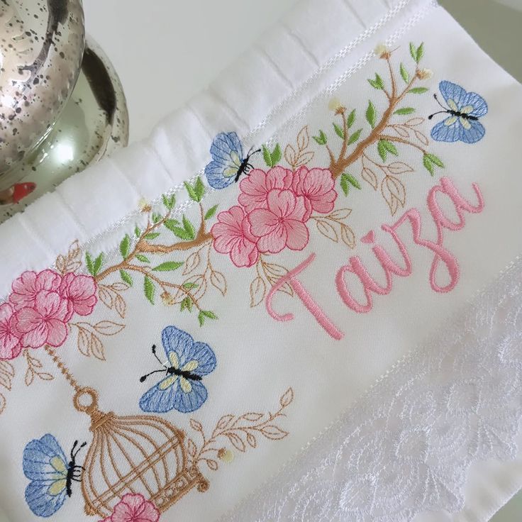 Toalla de mano con bordado inglés